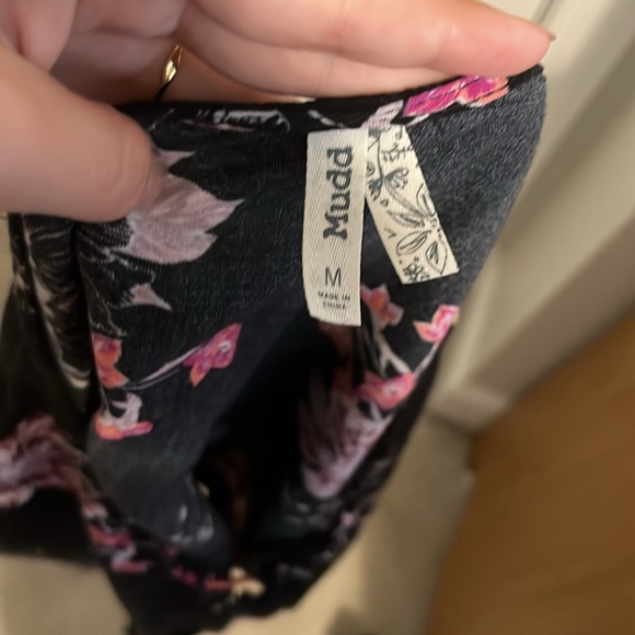 Mudd Black Floral Tie Front Top 💙 - Picture 4 of 5